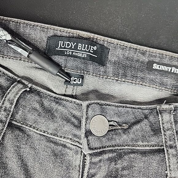 Judy Blue Jeans Women’s 11/30 Skinny Fit Distressed Faded Stretchy JB8857 Black - Picture 7 of 9